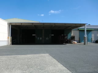 九州紙運輸�椛ｾ刀浦倉庫の外観